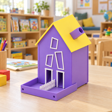 Load image into Gallery viewer, Sfeerimpressie van een paarse Villa Vertel met geel dak op een groepstafel in een klaslokaal voor kleuters en de onderbouw.
