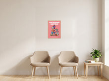Load image into Gallery viewer, Roze wachtkamerposter in houten lijst boven twee stoelen